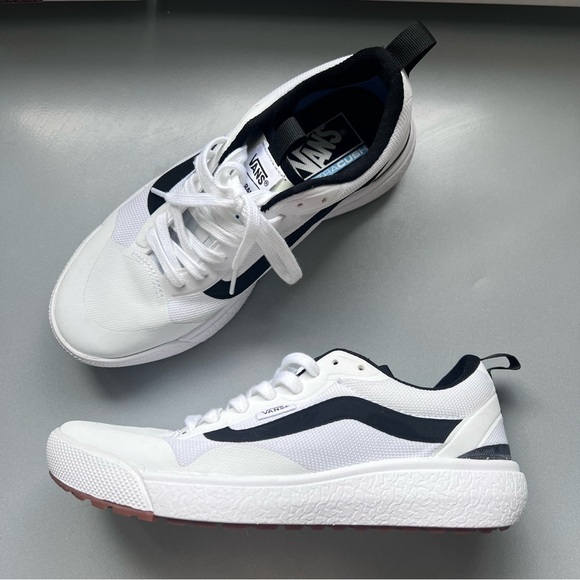 Like New! Vans MTE UltraRange EXO Shoe White with Black Accents - Picture 7 of 16